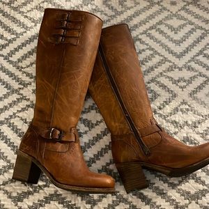 ✨NEVER WORN✨ brown Frye boots